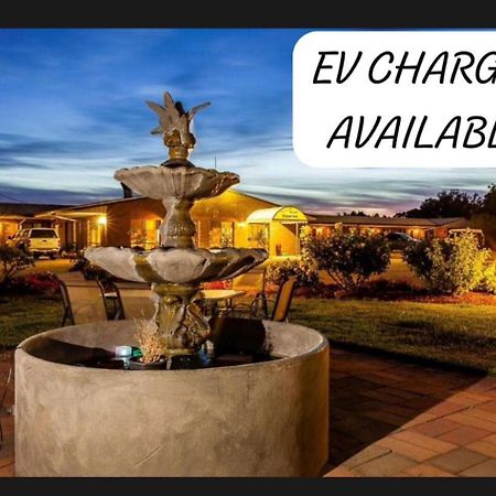 Newell Motor Inn Narrandera Exterior photo